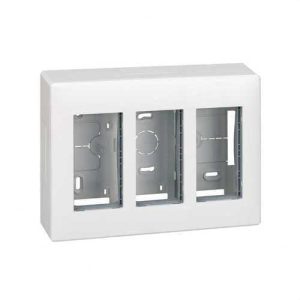Caja superficie SIMON 500 CIMA con 3 módulos blanco