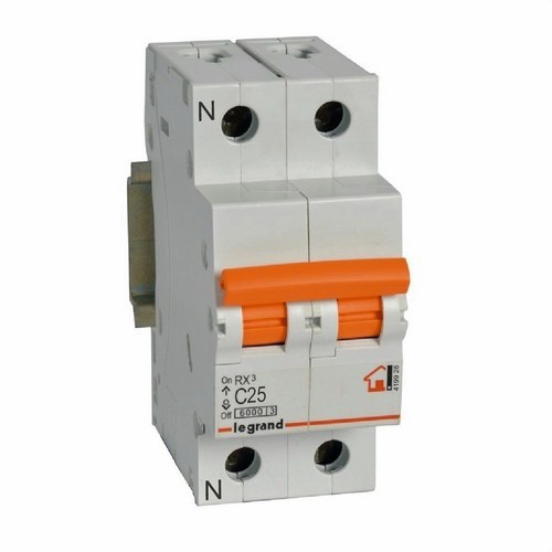 0715000654-5b15-md01_500.jpg Magnetotérmico vivienda RX3 1P + N 6kA 25A