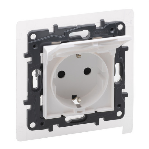 Base de corriente 2P+T Niloé Step, IP44, 250V, blanco mate